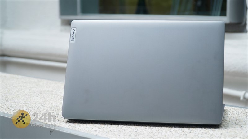 Lenovo Ideapad 3 15IAU7 có độ dày là 19.9 mm và nặng 1.63 kg, đây được mình đánh giá là những thông số khá tốt so với một laptop 15.6 inch. Lenovo Ideapad 3 15IAU7 có độ dày là 19.9 mm và nặng 1.63 kg, đây được mình đánh giá là những thông số khá tốt so với một laptop 15.6 inch.