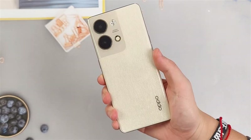 Trên tay OPPO Reno9 Pro