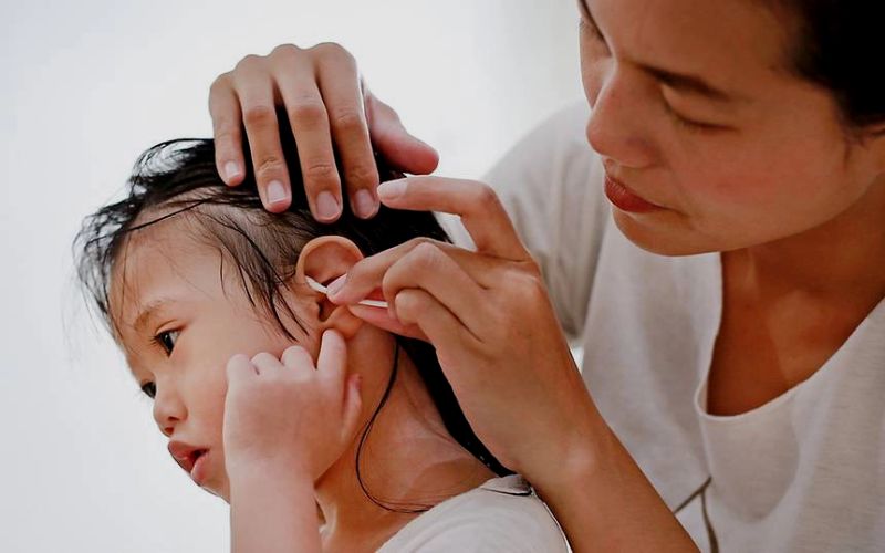 Phòng tránh viêm tai ngoài ở trẻ em bằng cách nào?