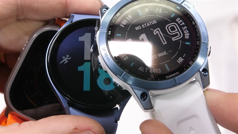 Trong 3 chiếc đồng hồ, sản phẩm tới từ Garmin là có độ chống trầy xước tốt nhất