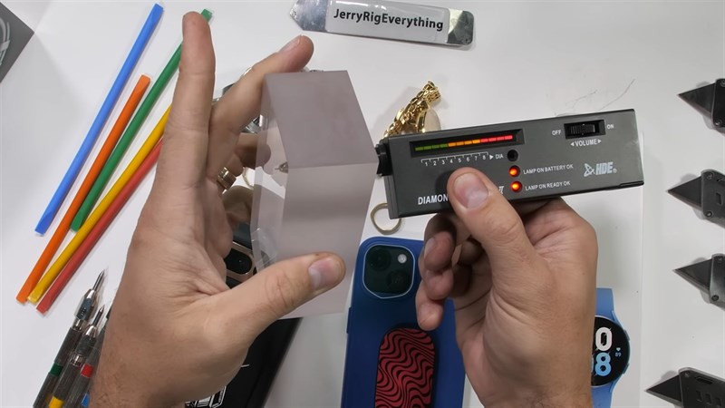 Kính sapphire sẽ có độ bền cao nhất