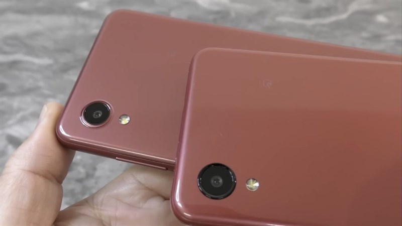 Các góc cạnh của Galaxy A23 5G đều được bo cong mềm mại mang đến cho người dùng cảm giác cầm nắm thoải mái.