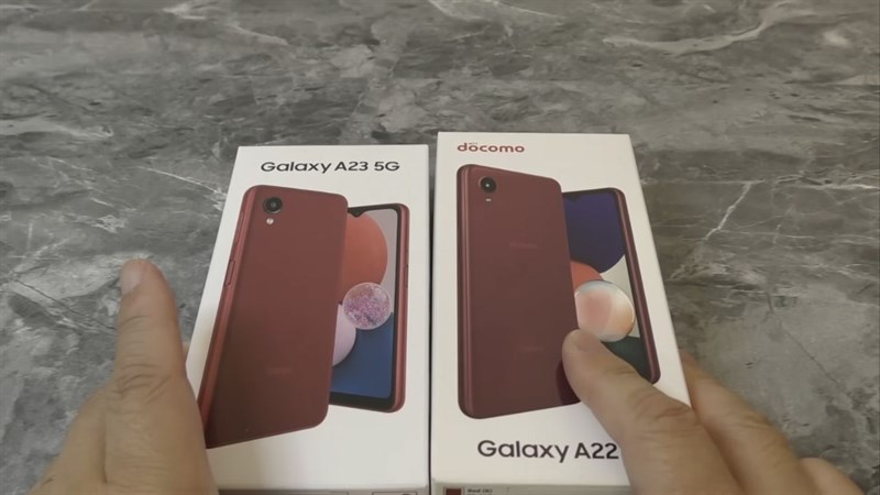 Hộp đựng của Galaxy A23 5G vẫn sử dụng thiết kế quen thuộc của Samsung với tone trắng chủ đạo và hình Galaxy A23 5G ở mặt trước.