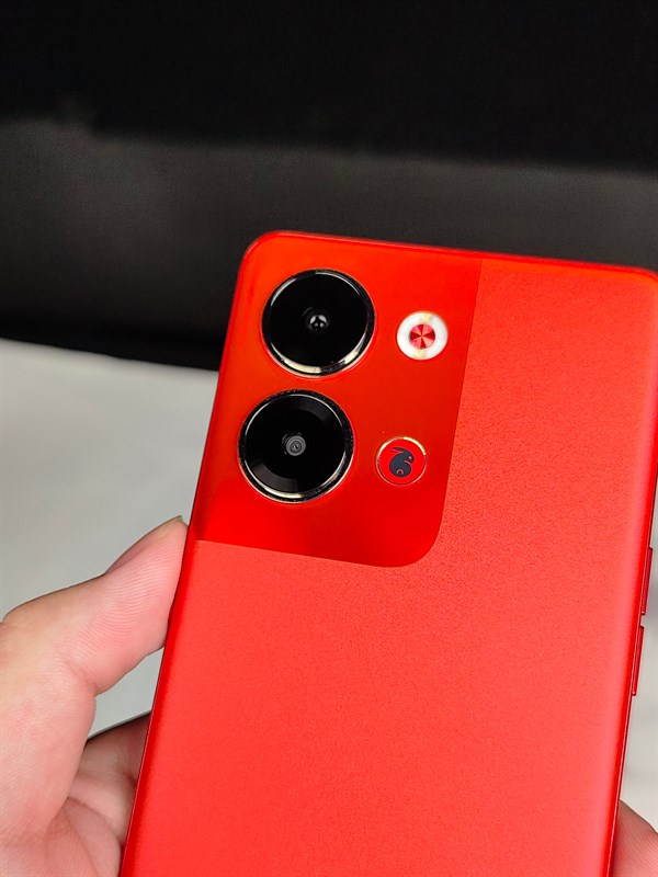 Trên tay OPPO Reno9 New Year Edition Trên tay OPPO Reno9 New Year Edition