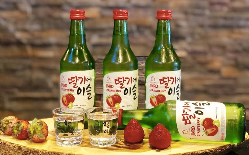 Rượu Strawberry Soju Jinro vị dâu