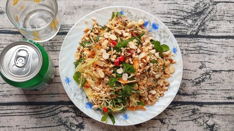 Green mango chicken salad