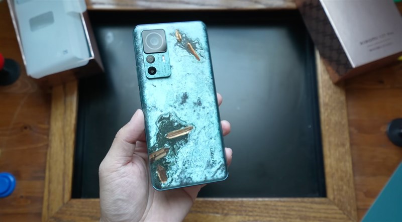 Trên tay Xiaomi 12T Pro Daniel Arsham Trên tay Xiaomi 12T Pro Daniel Arsham