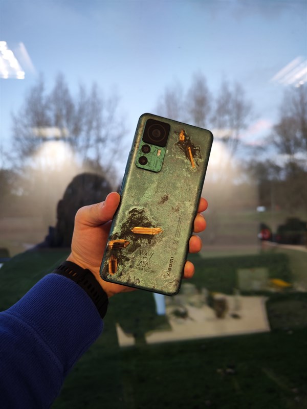 Trên tay Xiaomi 12T Pro Daniel Arsham Trên tay Xiaomi 12T Pro Daniel Arsham