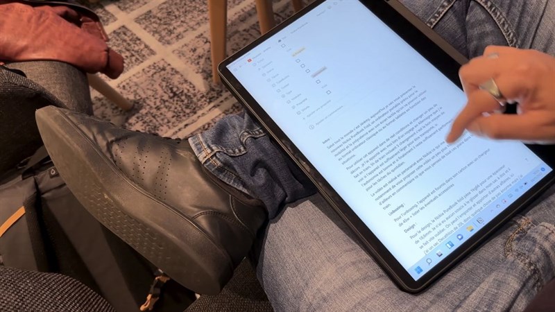 Nokia PureBook Fold được trang bị màn hình IPS 14.1 inch, độ phân giải Full HD 1.920 x 1.080 pixels có hỗ trợ cảm ứng.