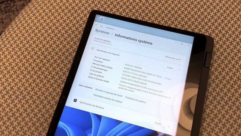 Nokia PureBook Fold có cấu hình cơ bản.