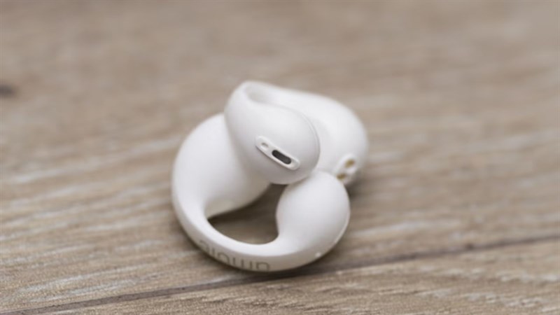 ambie AM-TW01 có thời lượng nghe nhạc với âm lượng 50% lên đến khoảng 6 tiếng.