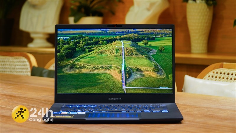 Về khả năng hiển thị thì ASUS ExpertBook B5 (B5402CB) thể hiện ổn với độ phân giải đủ dùng.