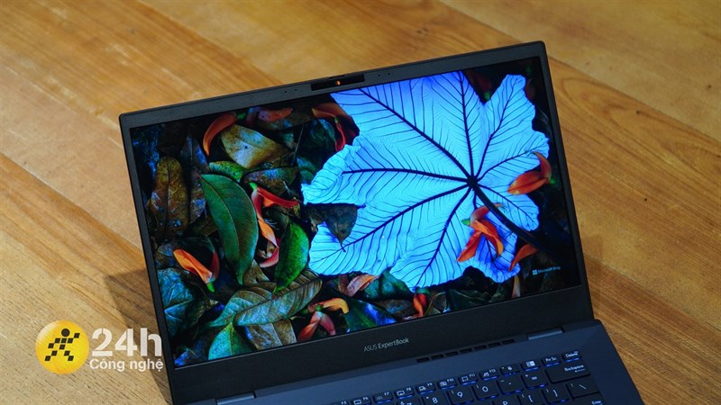 ASUS ExpertBook B5 (B5402CB) được trang bị màn hình IPS kích thước 14 inch độ phân giải Full HD (1.920 x 1.080).