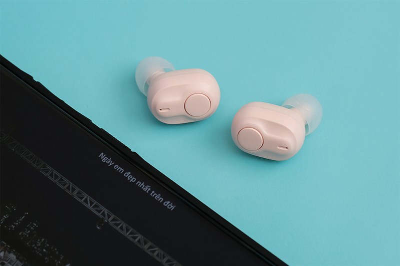 Nhỏ bé là vậy nhưng dung lượng pin của em tai nghe này vẫn cực kỳ tốt.