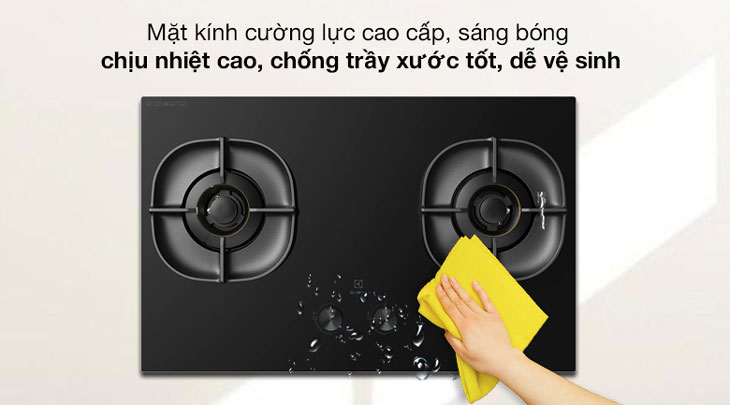 Bếp ga âm Electrolux EHG8250BC sở hữu mặt bếp bằng kính cường lực chịu nhiệt chịu lực