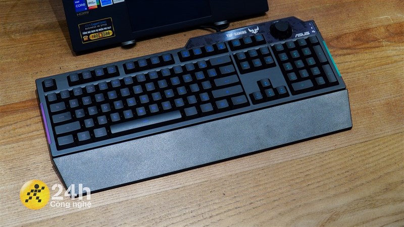 Có lẽ điều thu hút mình nhất trên ASUS TUF Gaming K1 đó chính là thiết kế của sản phẩm này.