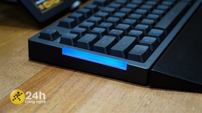 ASUS TUF Gaming K1 sở hữu hiệu ứng đèn RGB linh hoạt và thanh đèn gắn cạnh bên để làm nổi bật trận đấu game của bạn.