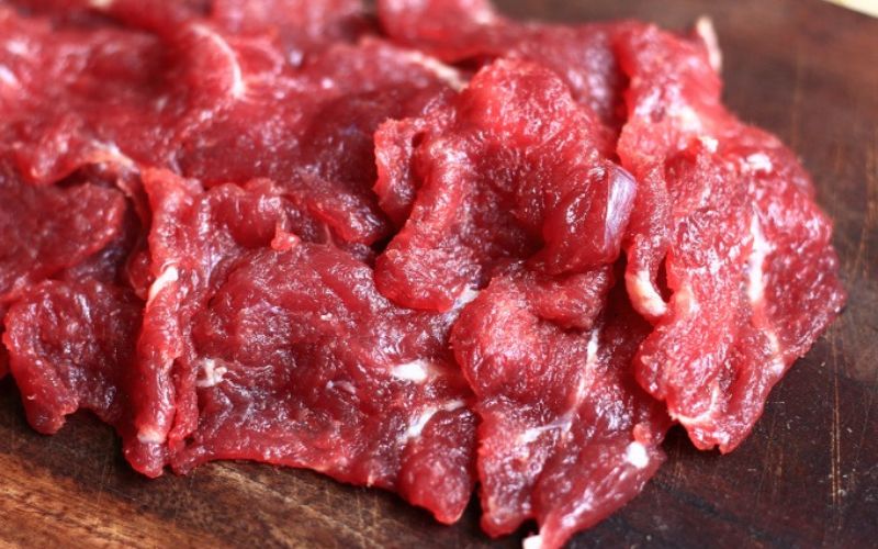 Avoid buying meat with odor, leaking water, or sticky