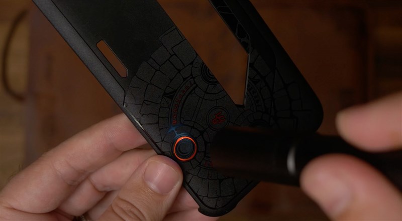 Trên tay ASUS ROG Phone 6 Diablo Immortal Edition Trên tay ASUS ROG Phone 6 Diablo Immortal Edition