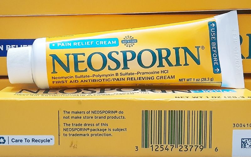 Using Neosporin to treat acne scars