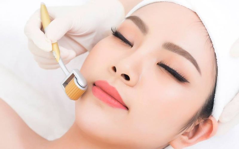 Using derma roller to slim the face