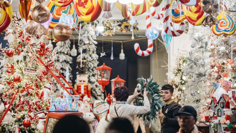 Không khí Noel trên phố Hàng Mã