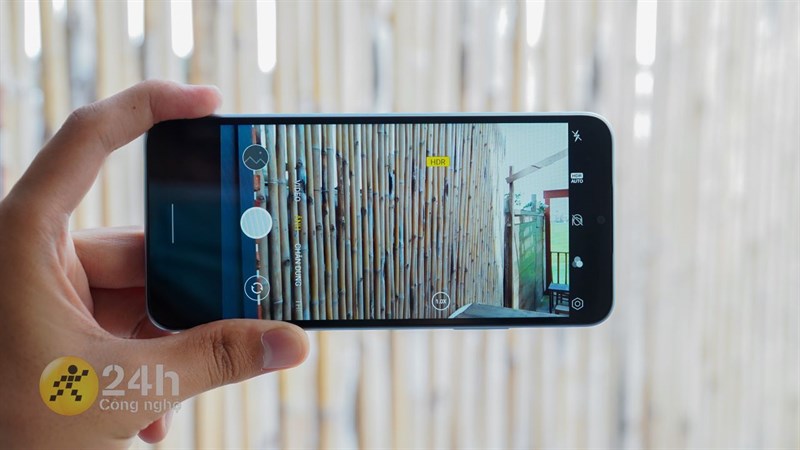 Camera với độ phân giải 8 MP, giúp chụp những khoảnh khắc trong cuộc sống vô cùng nhanh.