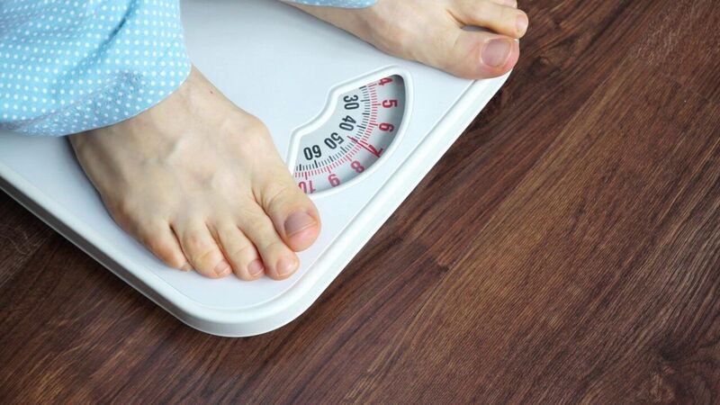 Giảm cân không lý do là một trong những triệu chứng cơ bản để bạn nhận biết khi nghi ngờ bệnh