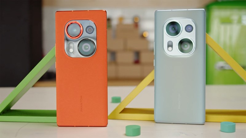 Tecno Phantom X2 Pro (trái) được trang bị viên pin có dung lượng 5.160 mAh