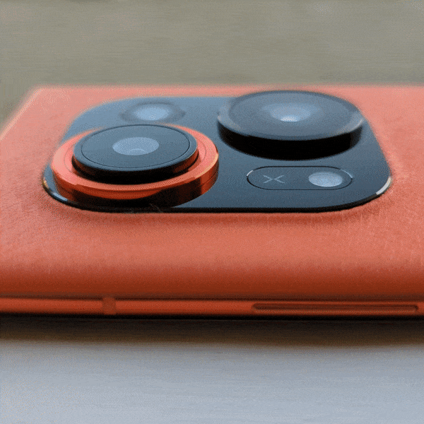 Cụm camera của Tecno Phantom X2 Pro còn có thể thò thụt trông rất vui mắt