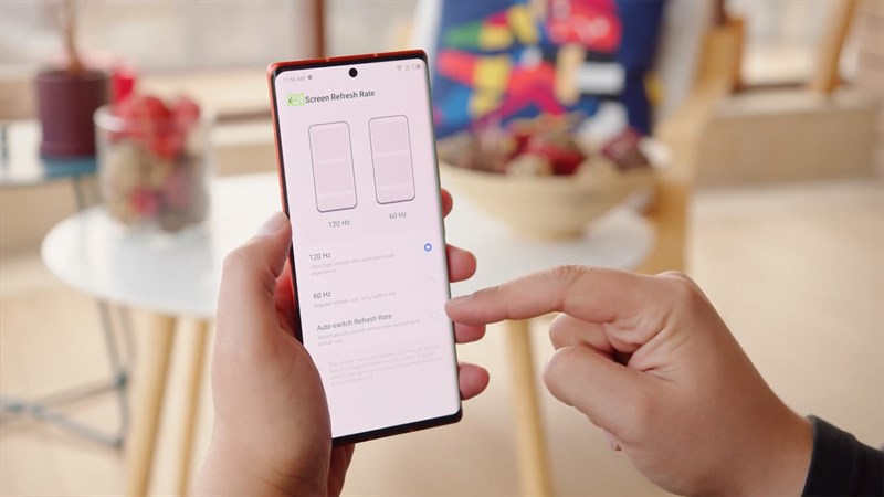 Tecno Phantom X2 Pro được trang bị tần số quét 120 Hz cùng tính năng điều chỉnh tần số tự động