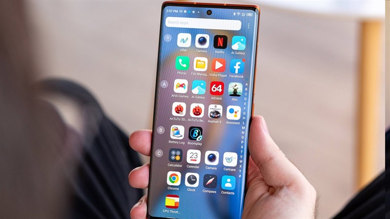 Tecno Phantom X2 Pro còn được trang bị RAM 12 GB và bộ nhớ trong 256 GB