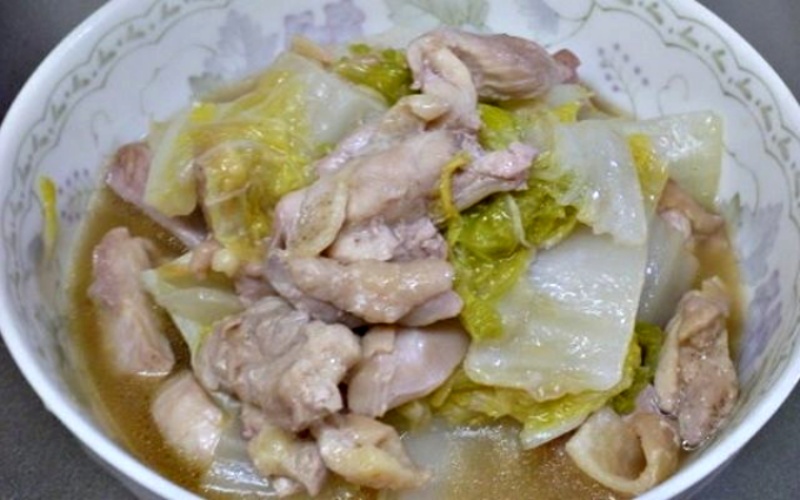 Tell you how to make stir-fried cabbage with chicken, everyone will love it