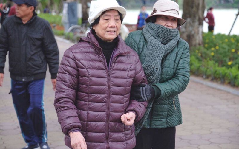 Giữ ấm cho cơ thể làm giảm tình trạng đau nhức xương khớp khi trời trở lạnh