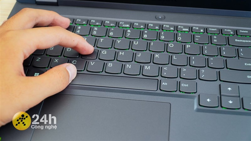 Bàn phím của Lenovo Legion 5 15IAH7 có trải nghiệm gõ ở tốt, không thay đổi quá nhiều so với thế hệ tiền nhiệm. Bàn phím của Lenovo Legion 5 15IAH7 có trải nghiệm gõ ở tốt, không thay đổi quá nhiều so với thế hệ tiền nhiệm.