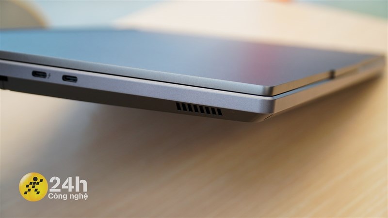 Lenovo Legion 5 15IAH7 có một tổng thể được mình đánh giá là khá hầm hố với độ dày 19.99 mm và cân nặng 2.35 kg. Lenovo Legion 5 15IAH7 có một tổng thể được mình đánh giá là khá hầm hố với độ dày 19.99 mm và cân nặng 2.35 kg.