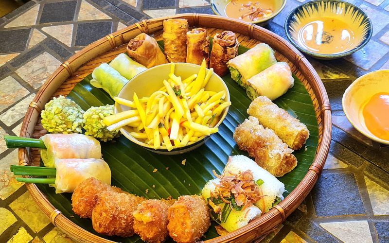 Nem 5 món tại Bụi Garden