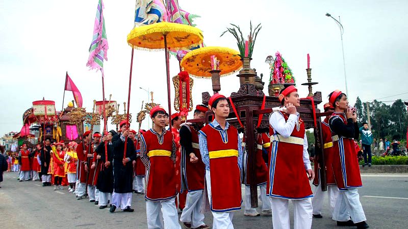 Trọng tâm của lễ hội được tiến hành vào ngày 13 tháng giêng âm lịch.