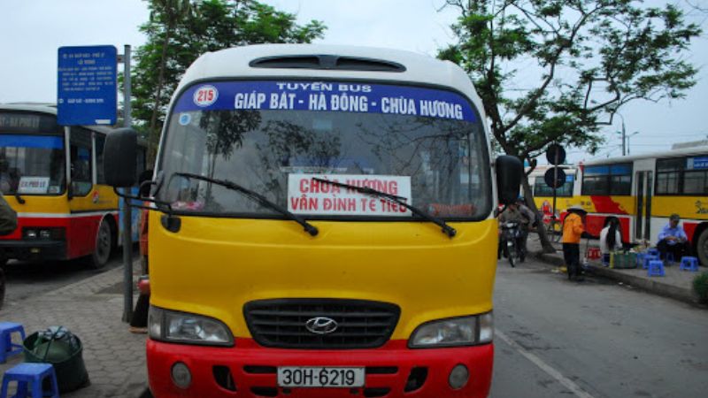 Sử dụng phương tiện xe buýt để đến tham quan chùa Hương