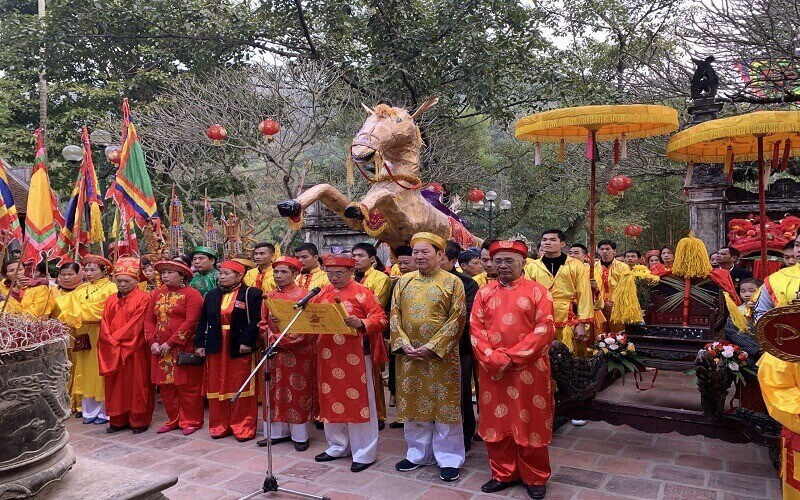Hội đền Gióng tại huyện Sóc Sơn là một ngày hội lớn vào tháng Giêng âm lịch