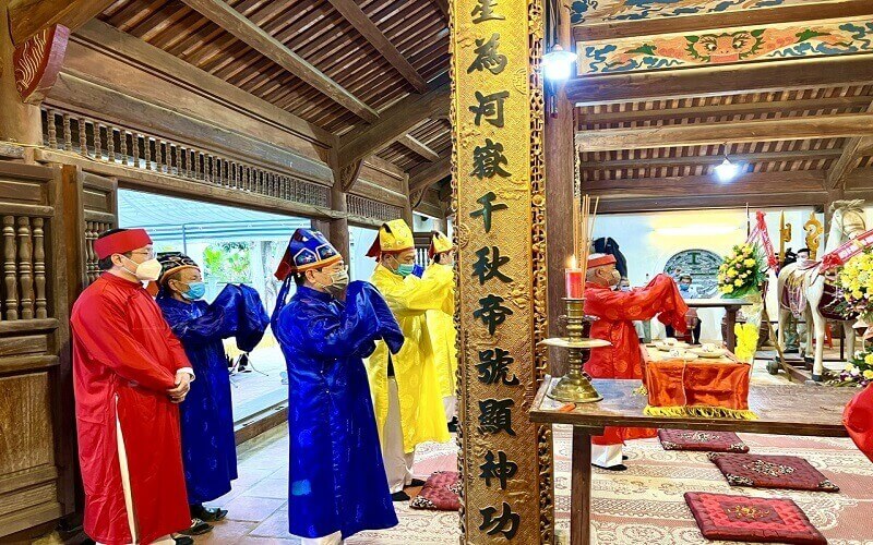 Lễ hội Đền Vua Mai được tổ chức Khu mộ vua xóm Hà Long