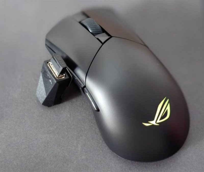 ROG Gladius III Wireless AimPoint được trang bị cảm biến quang học ROG AimPoint 36.000 dpi với độ lệch nhỏ hơn 1% cpi.