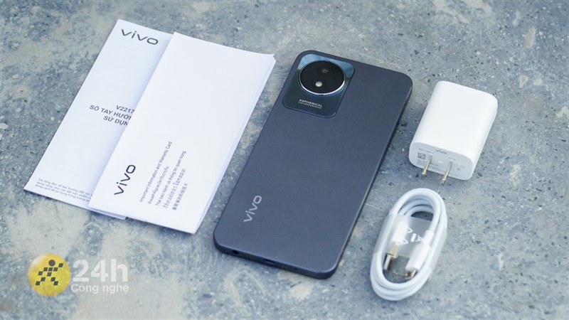 Bên trong hộp đựng, ngoài Vivo Y02 ta sẽ được tặng kèm các phụ kiện như: Sách hướng dẫn sử dụng, củ sạc và cáp sạc. Bên trong hộp đựng, ngoài Vivo Y02 ta sẽ được tặng kèm các phụ kiện như: Sách hướng dẫn sử dụng, củ sạc và cáp sạc.
