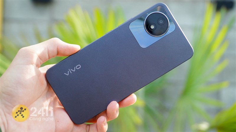 Vivo Y02 được thiết kế từ chất liệu nhựa với độ dày 8.49 mm và khối lượng 186 gram. Vivo Y02 được thiết kế từ chất liệu nhựa với độ dày 8.49 mm và khối lượng 186 gram.