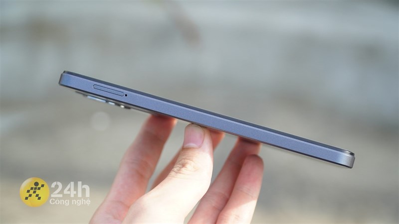 Cạnh trái của Vivo Y02. Cạnh trái của Vivo Y02.