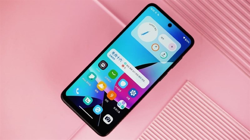 Thiết kế mặt trước với camera selfie dạng đục lỗ của Moto G53 Thiết kế mặt trước với camera selfie dạng đục lỗ của Moto G53