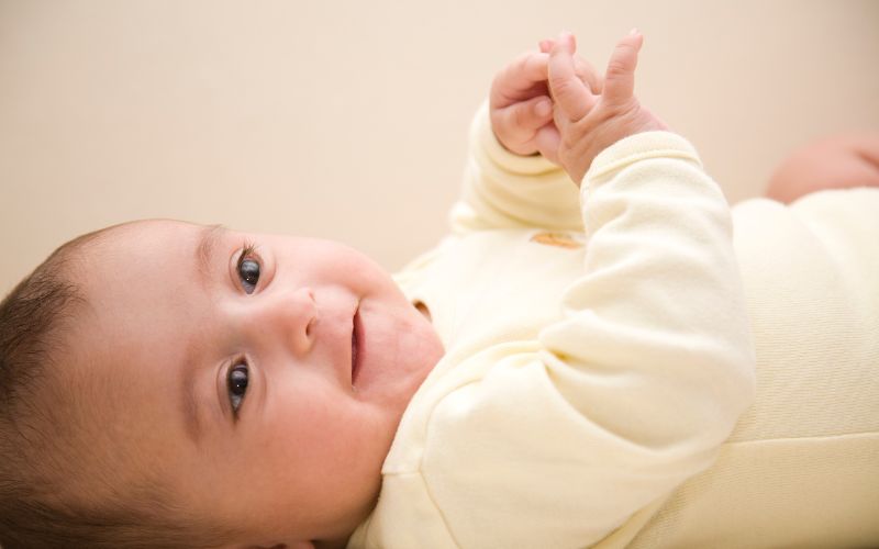 Các dấu hiệu và nguyên nhân tăng trương lực cơ ở trẻ sơ sinh?