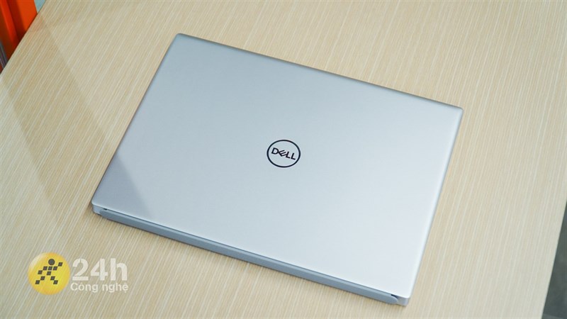 Cách hoàn thiện bề mặt cũng như màu sắc của Dell Inspiron 14 5420 cũng làm cho máy trông đẹp mắt và thanh lịch hơn. Cách hoàn thiện bề mặt cũng như màu sắc của Dell Inspiron 14 5420 cũng làm cho máy trông đẹp mắt và thanh lịch hơn.