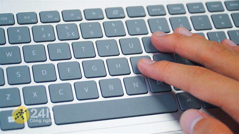 Các phím của Dell Inspiron 14 5420 có hành trình vừa phải, không quá nông nên nhấn không bị đau hay khó chịu các đầu ngón tay. Các phím của Dell Inspiron 14 5420 có hành trình vừa phải, không quá nông nên nhấn không bị đau hay khó chịu các đầu ngón tay.