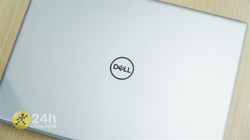 Mặt trước của Dell Inspiron 14 5420 vẫn dùng phong cách thiết kế tối giản quen thuộc của các laptop học tập - văn phòng. Mặt trước của Dell Inspiron 14 5420 vẫn dùng phong cách thiết kế tối giản quen thuộc của các laptop học tập - văn phòng.